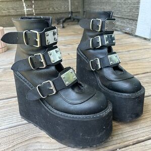 Demonia Swing-105 Black Ankle Platform Boots Size 9